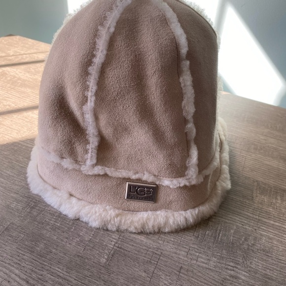 Ugg Australian Shearling Sheepskin Winter Hat - Picture 3 of 3